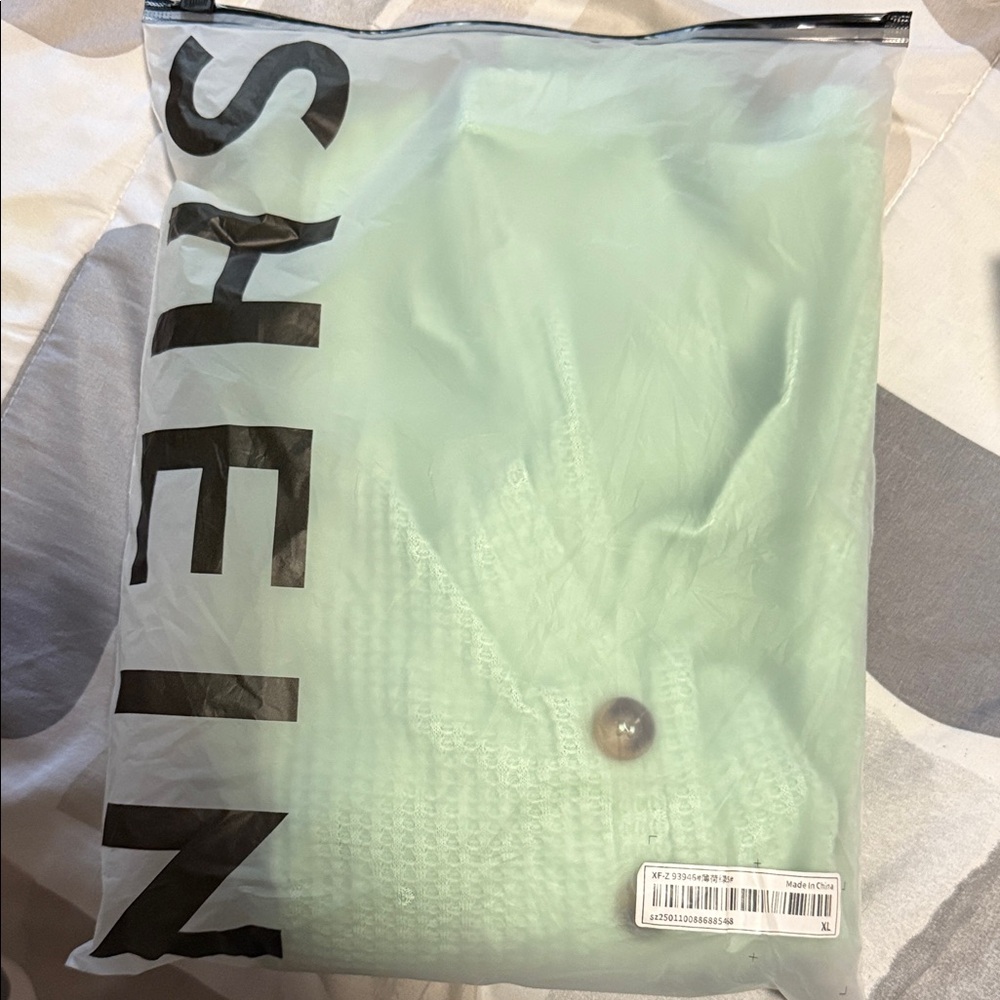 SHEIN Light Green Knit Top